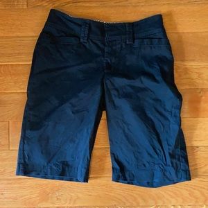 Lee Natural Fit Black Bermuda Shorts Size 4